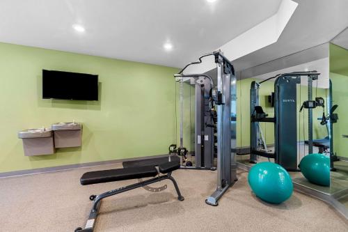 WoodSpring Suites Corona - photo 14