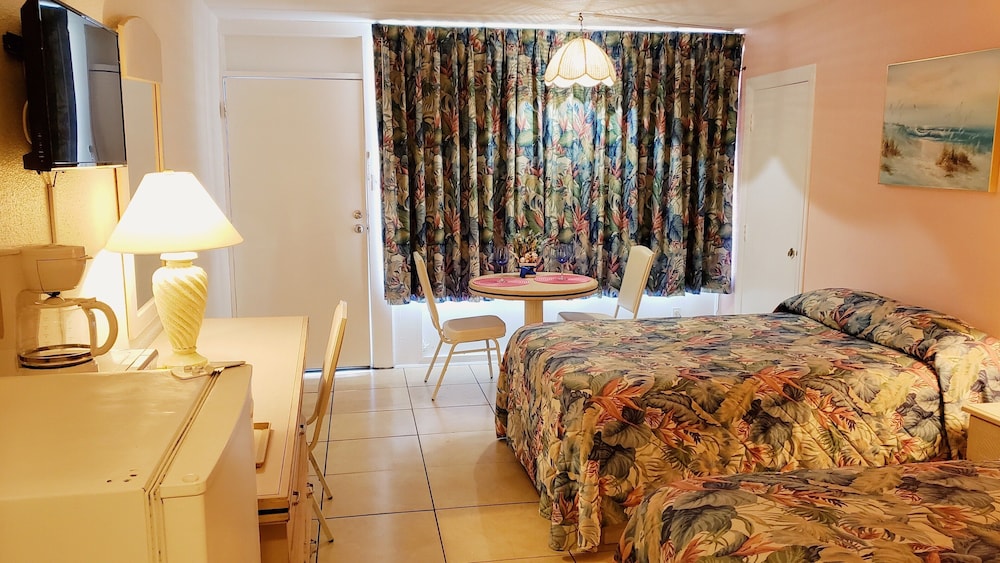 Quarterdeck Motel - photo 12