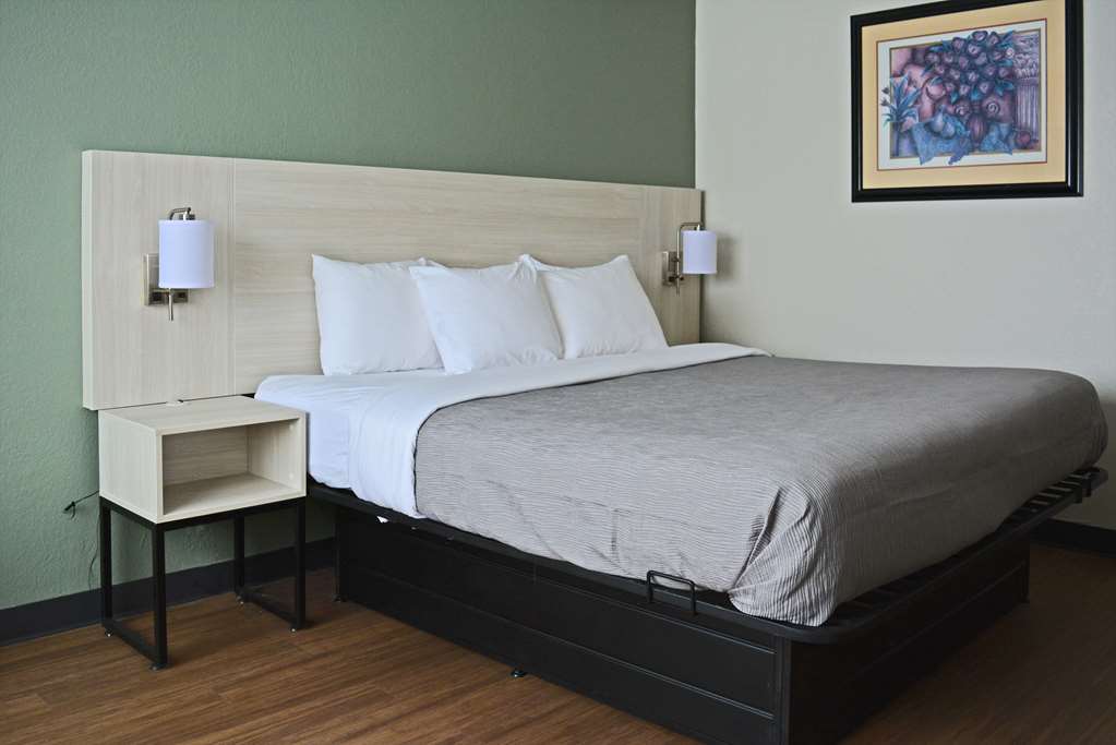 Quality Inn & Suites East Syracuse Carrier Circle - photo 10