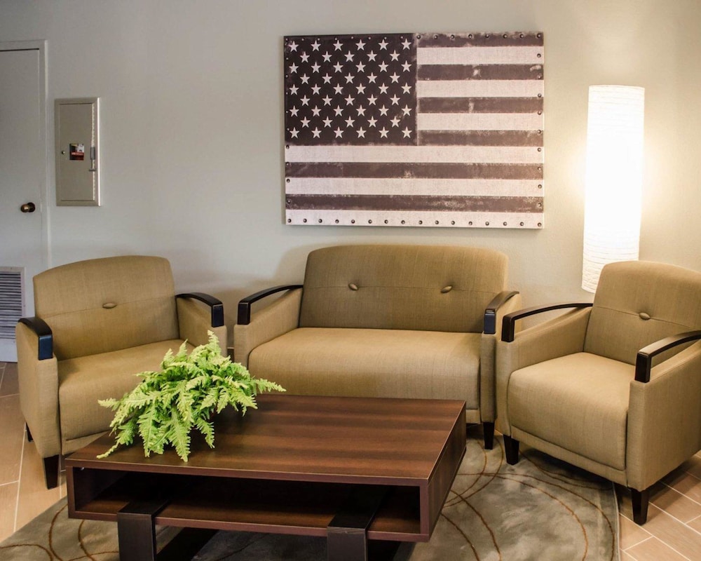 Days Inn by Wyndham Eglin AFB - photo 2