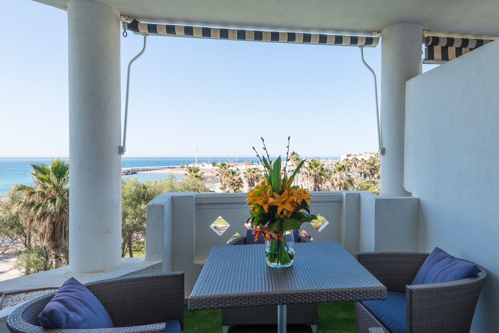 Puerto Banus Quiet Resort — Marbella
