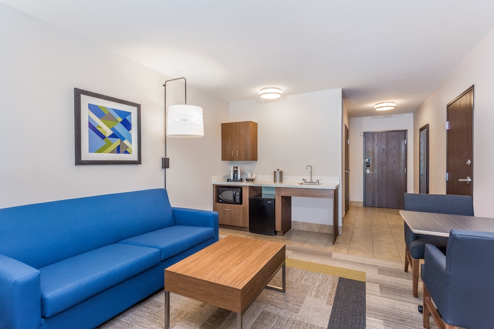 Holiday Inn Express & Suites Eau Claire North by IHG - photo 7