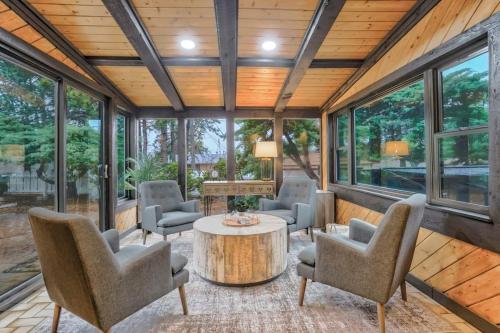 Pinewood Meadow & Scenic Hot Tub & BBQ & Outdoors in Colorado Springs, United States