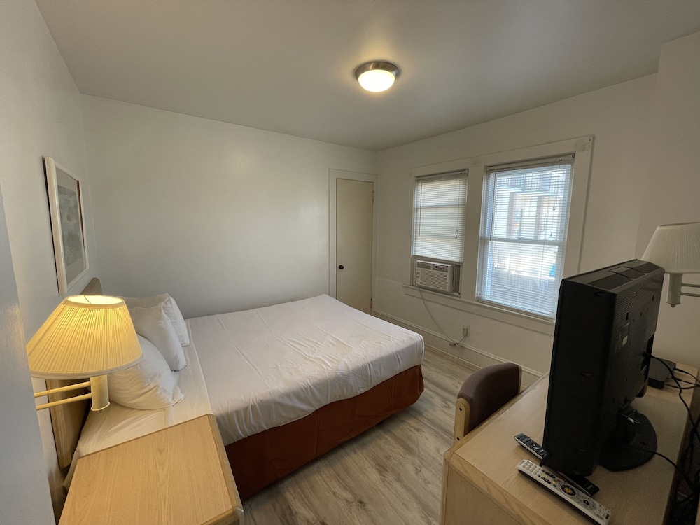 Rio Motel and Suites - photo 12