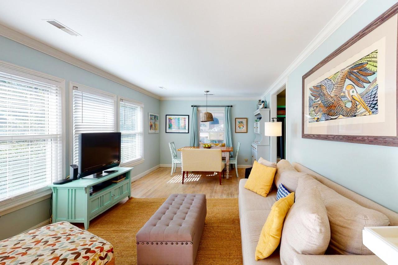 1470 Barbara in Charleston, United States