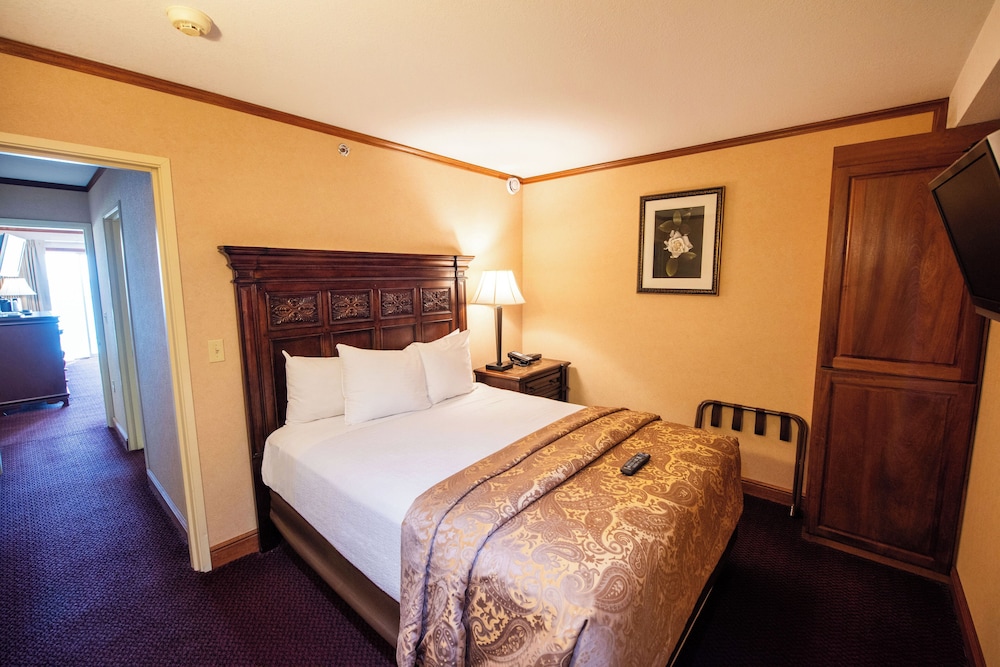 Hamilton Inn Select Beachfront Mackinaw City - photo 11