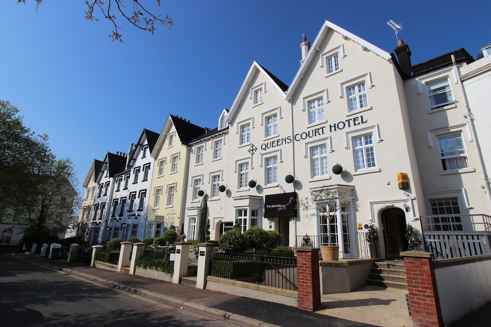 Queens Court Hotel - carbon neutral hotel in Exeter