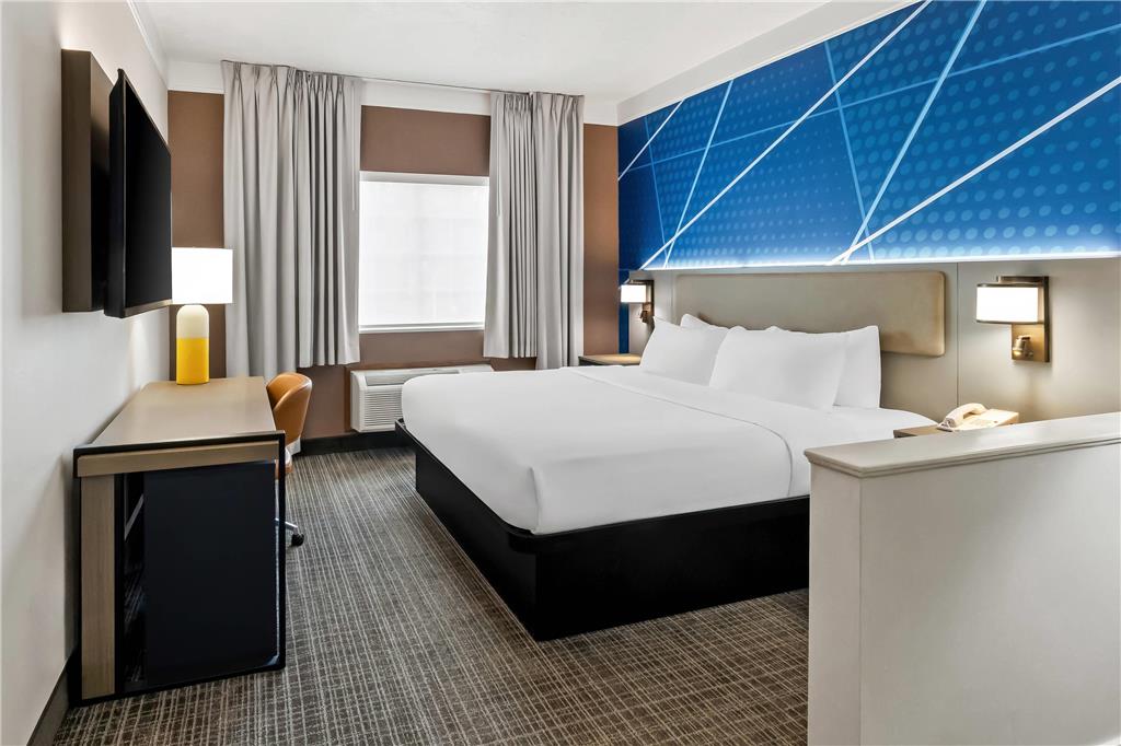 Comfort Suites Clackamas - photo 24
