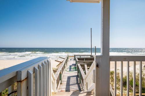 Beach Barracks by Oak Island Accommodations - photo 41
