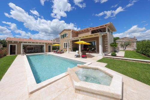 Villa Jakob — 4-Star Luxury Hotel in Tinjan, Croatia