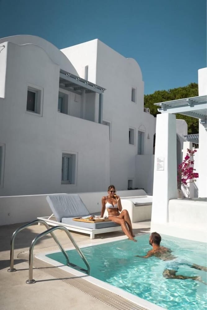 Palmariva Villas — 4-Star Luxury Hotel in Fira, Greece