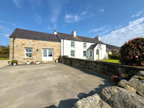 Holly Tree Cottage — 4-Star Luxury Hotel in Annalong, United Kingdom