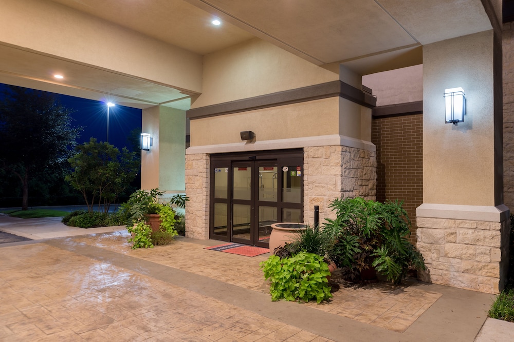 Hampton Inn & Suites Schertz - photo 46