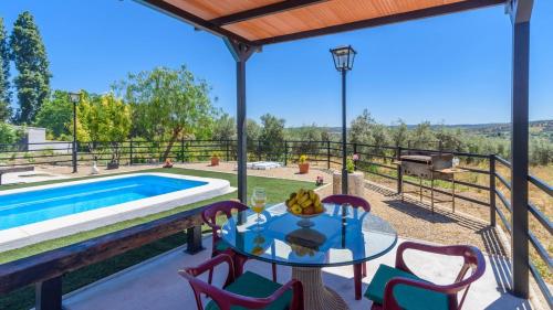 Casa la Limosna — 4-Star Luxury Hotel in Setenil De Las Bodegas, Spain