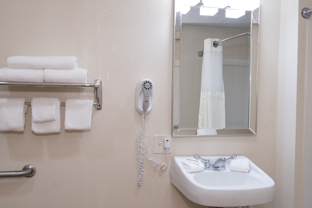 Red Roof Inn Allentown South - photo 32