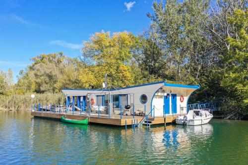 Očarujúci Houseboat na Dunaji — 4-Star Luxury Hotel in Bratislava, Slovakia