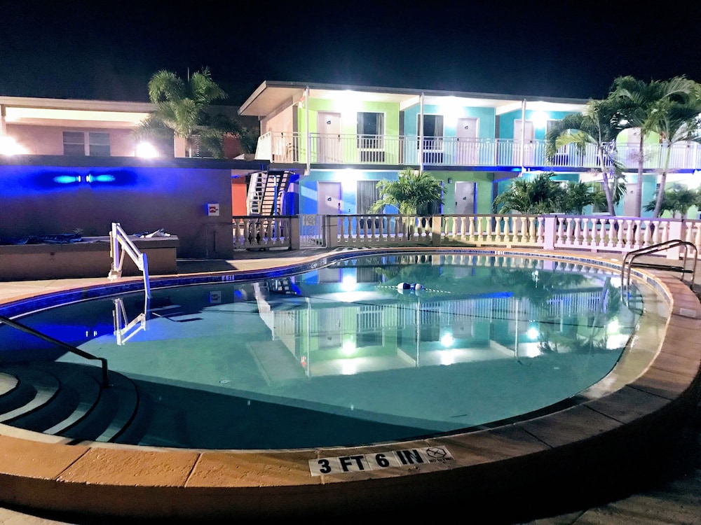 Tropical Inn & Suites - photo 68