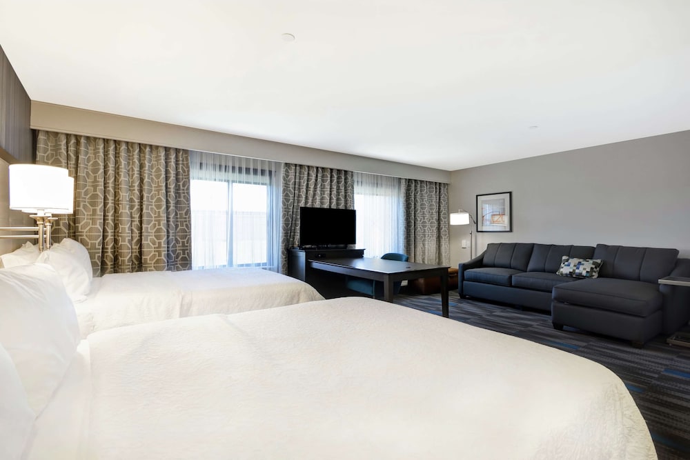 Hampton Inn & Suites Los Angeles Burbank Airport - photo 15
