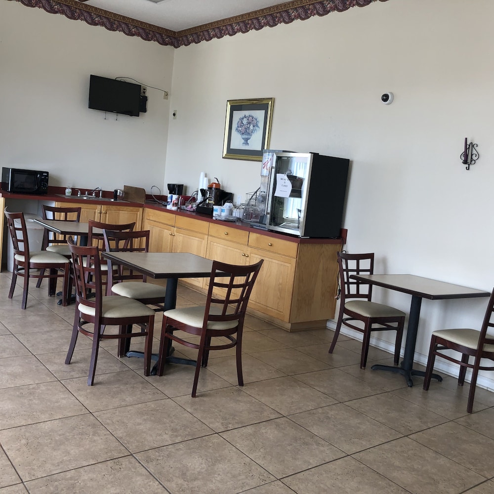 Clairmont Inn - photo 17