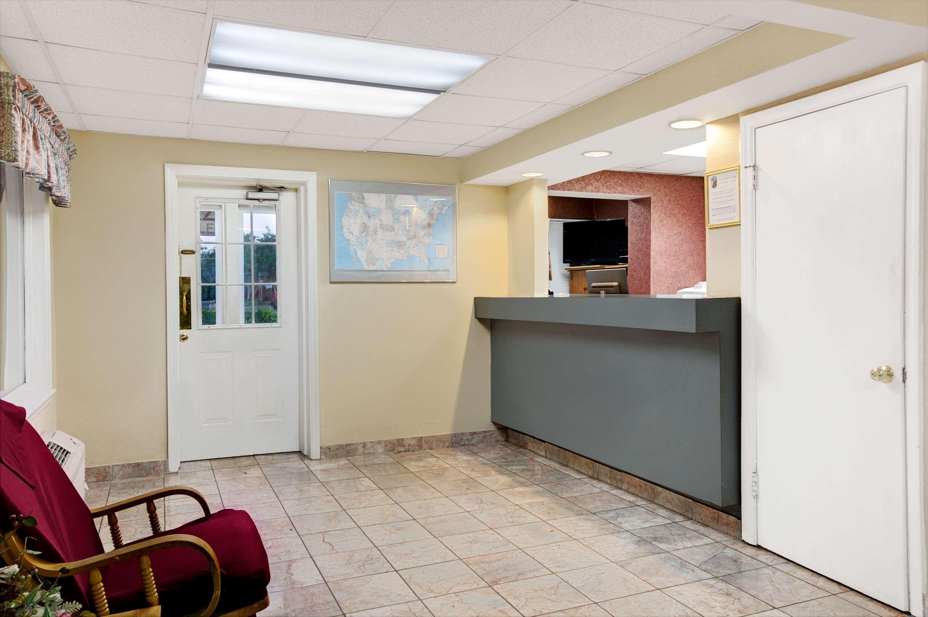 Super 8 by Wyndham Charlotte Downtown Area - photo 14