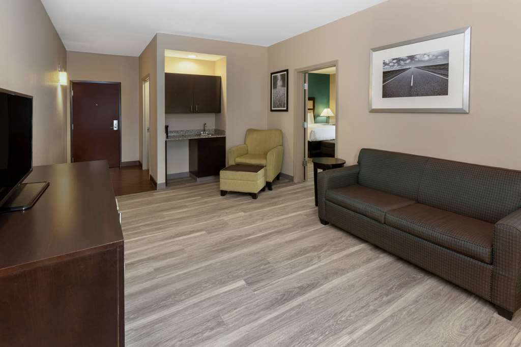 La Quinta Inn & Suites by Wyndham Durant - photo 18