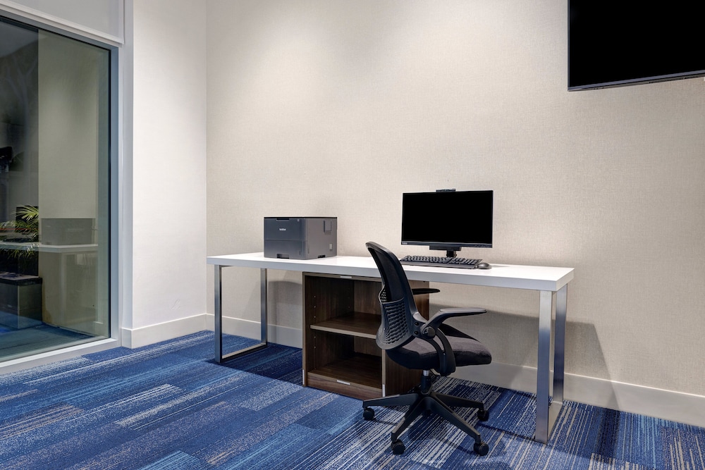 Holiday Inn Express and Suites Glendale Downtown - photo 49