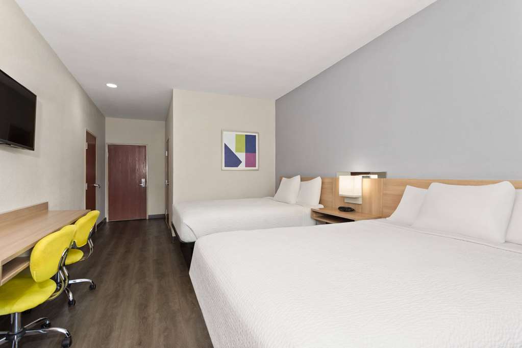 Microtel Inn & Suites by Wyndham Panama City - photo 18