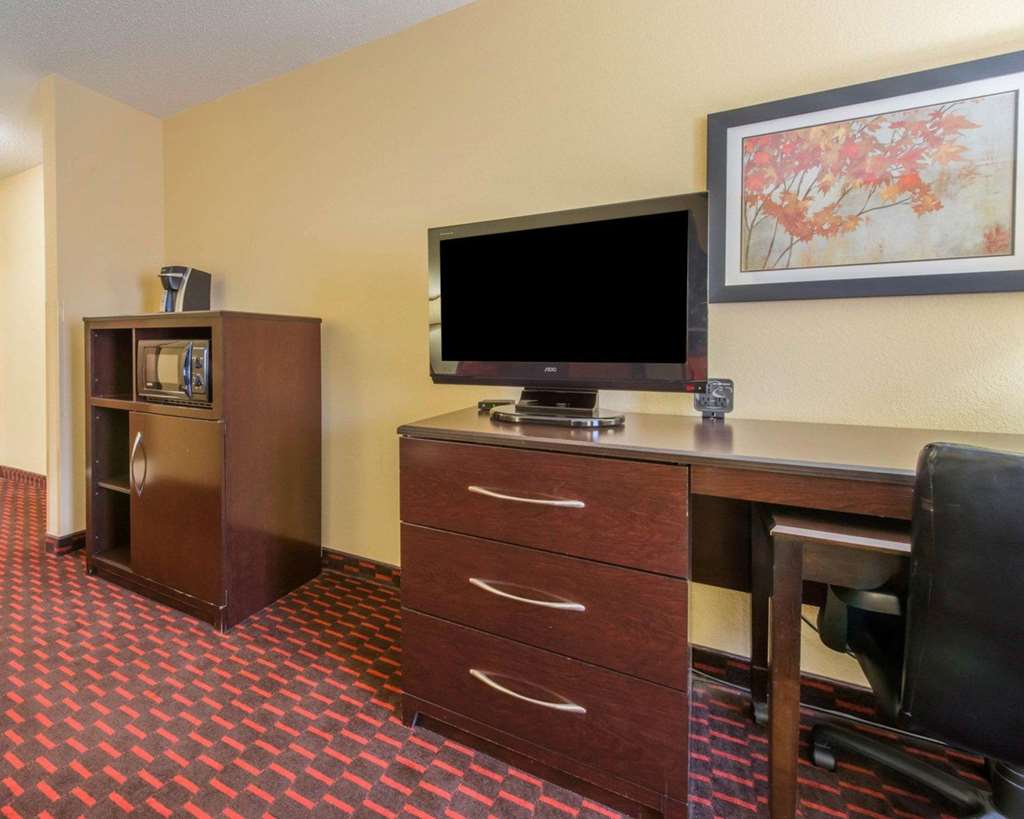 Comfort Suites Altoona North - photo 4