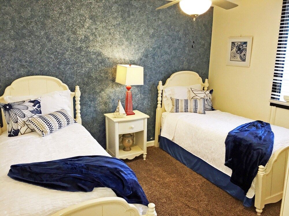 Holiday Towers 206 3 Br condo by RedAwning - photo 15