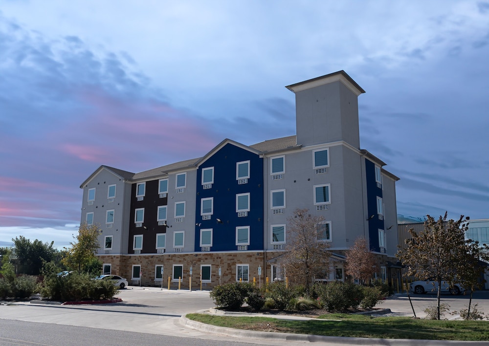 Texas Bungalows Hotel & Hotel Que at i35 Austin Pflugerville — hotel in Pflugerville