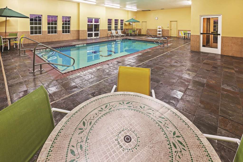 La Quinta Inn & Suites by Wyndham Eastland - photo 8