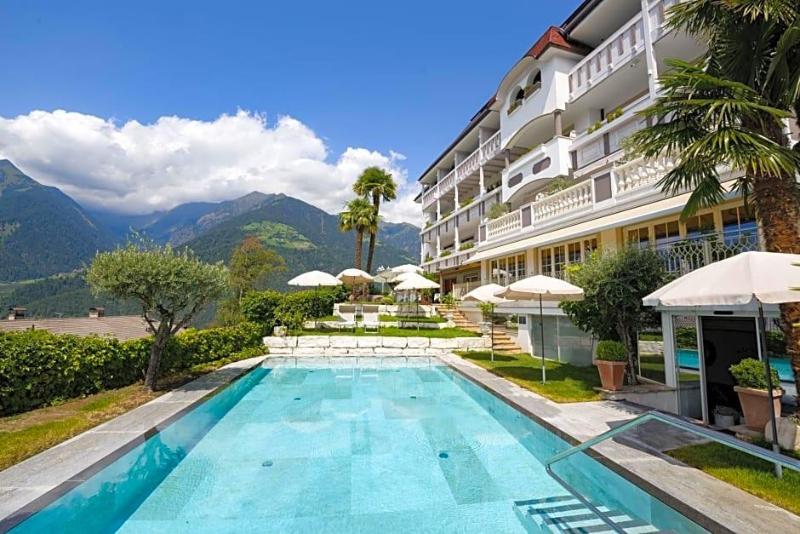 Hotel Bergland — Scena