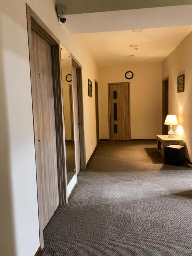 5 Rooms near 300 Aragveli metro station