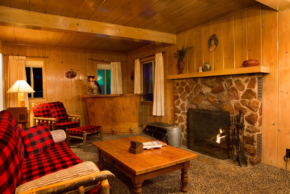 Hicksville Pines Chalets & Motel - photo 12
