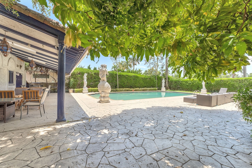 Young Mansion - photo 140
