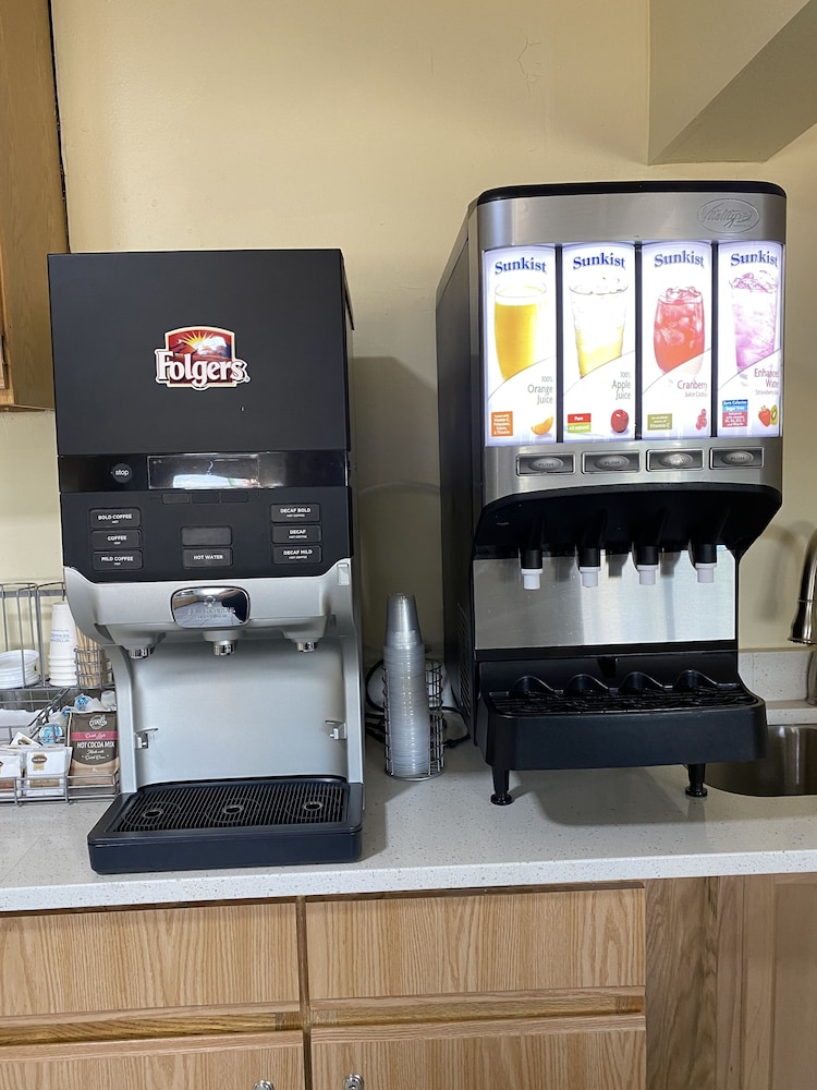 Super 8 by Wyndham Ogallala - photo 3