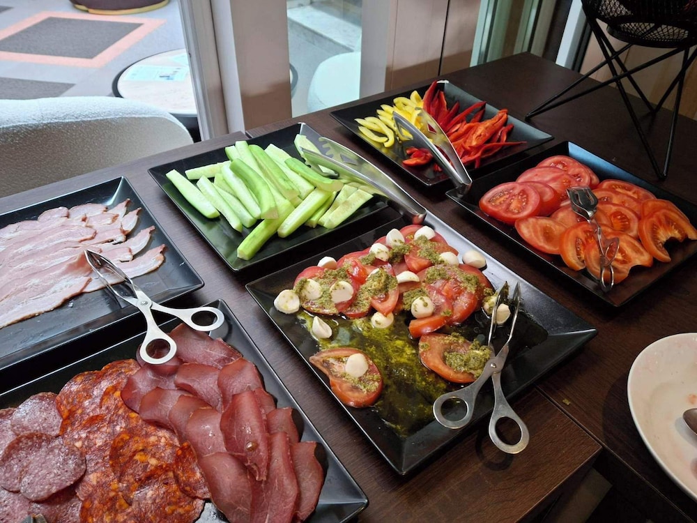 מזון ומשקאות