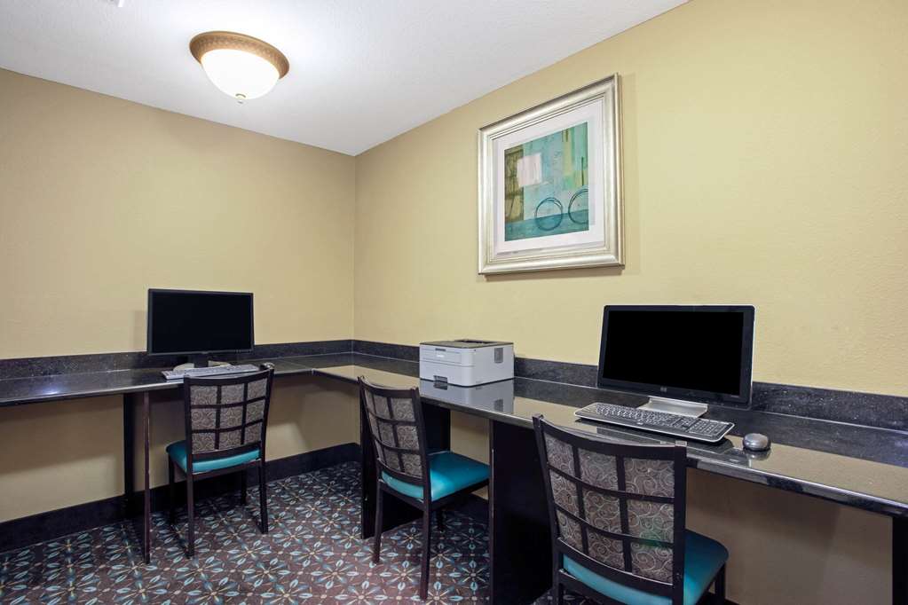 La Quinta Inn & Suites by Wyndham PCB Pier Park area - photo 29