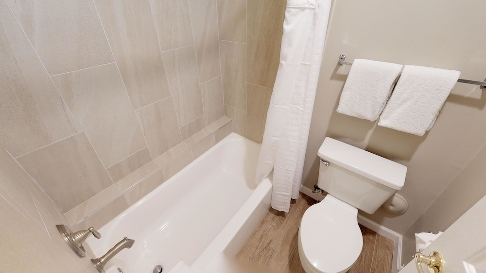Chase Suite Hotel Newark Fremont - photo 12