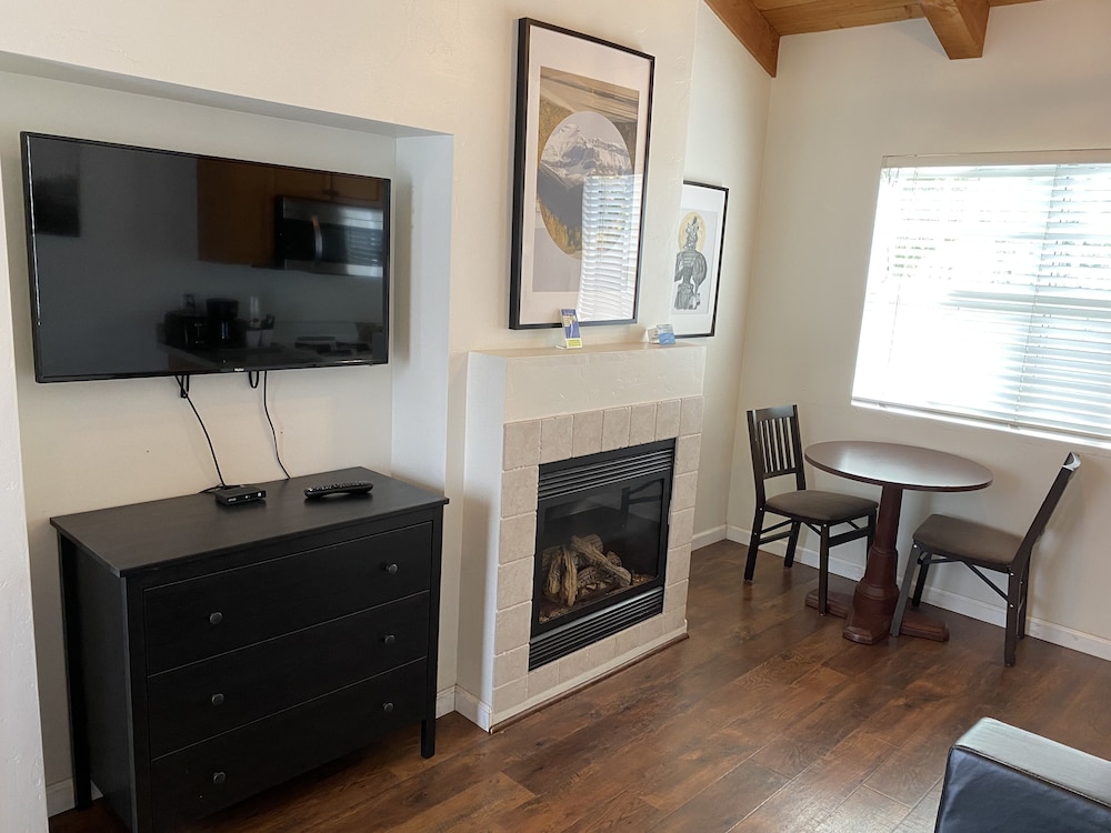 Bide A Wee Inn - photo 40