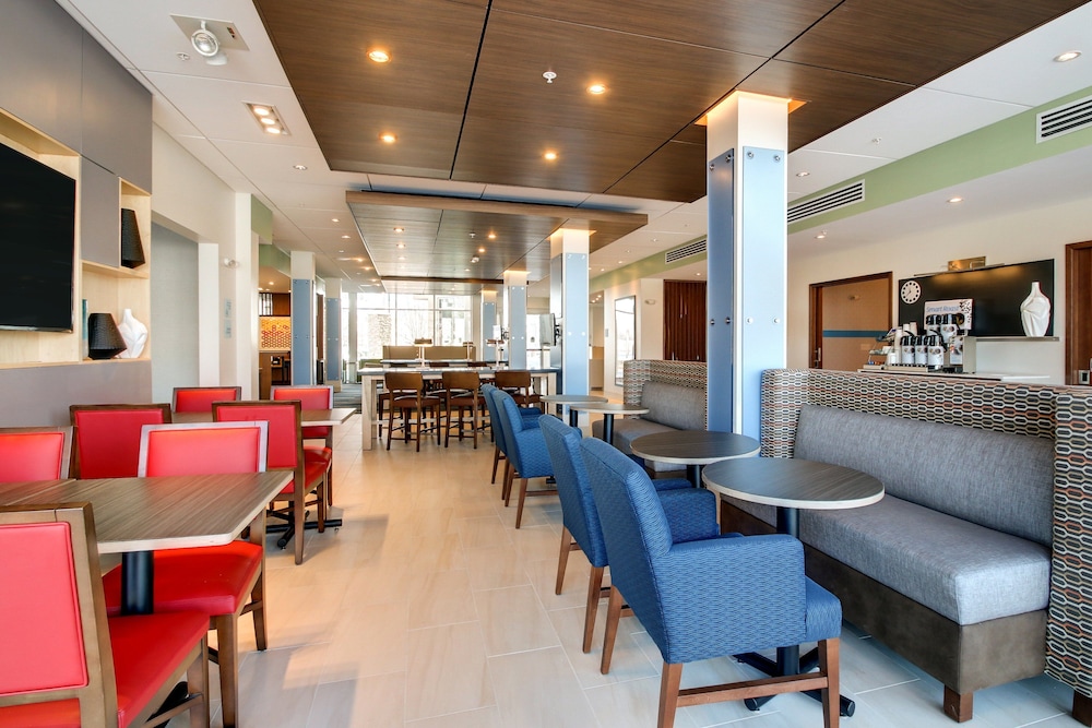 Holiday Inn Express & Suites Galesburg by IHG - photo 47