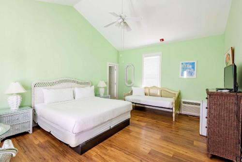 Deluxe King Curry Mansion with Pool - last minute hotel in Key West
