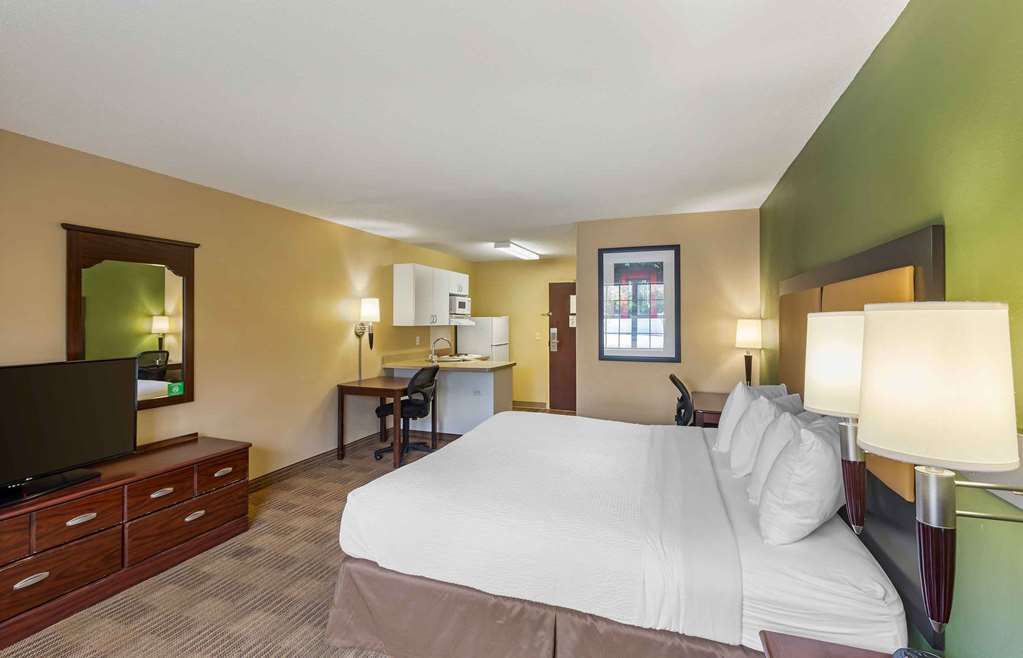 Extended Stay America Select Suites Milwaukee Waukesha - photo 20