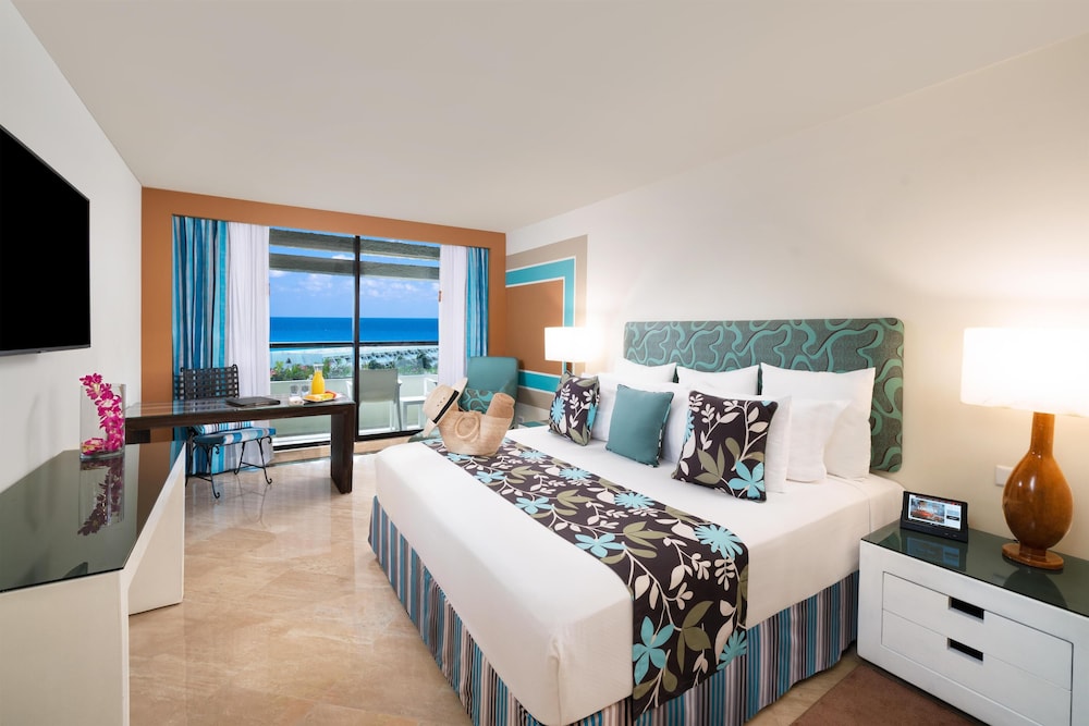 The Pyramid Cancun By Oasis All Inclusive