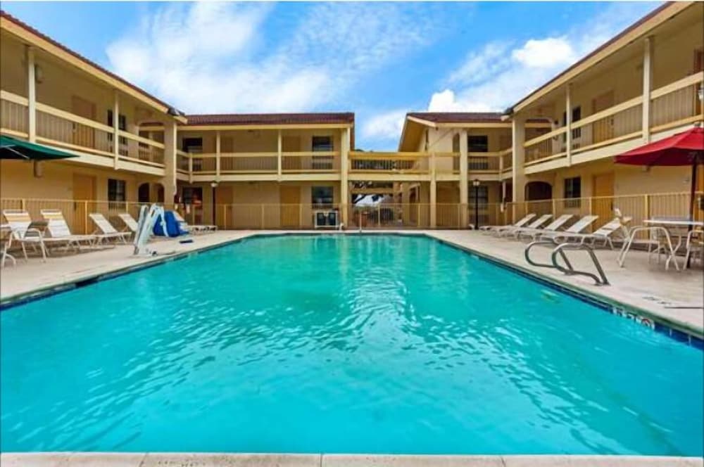 Rodeway Inn College Station TX - photo 18