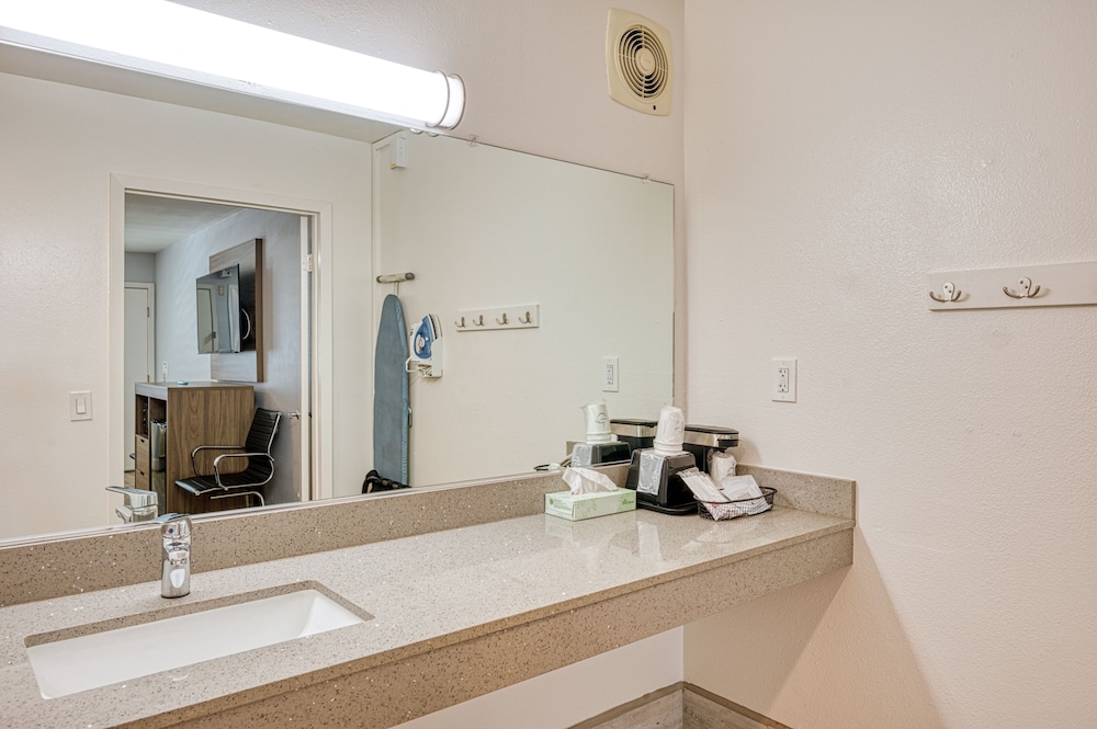 Vagabond Inn San Luis Obispo - photo 36