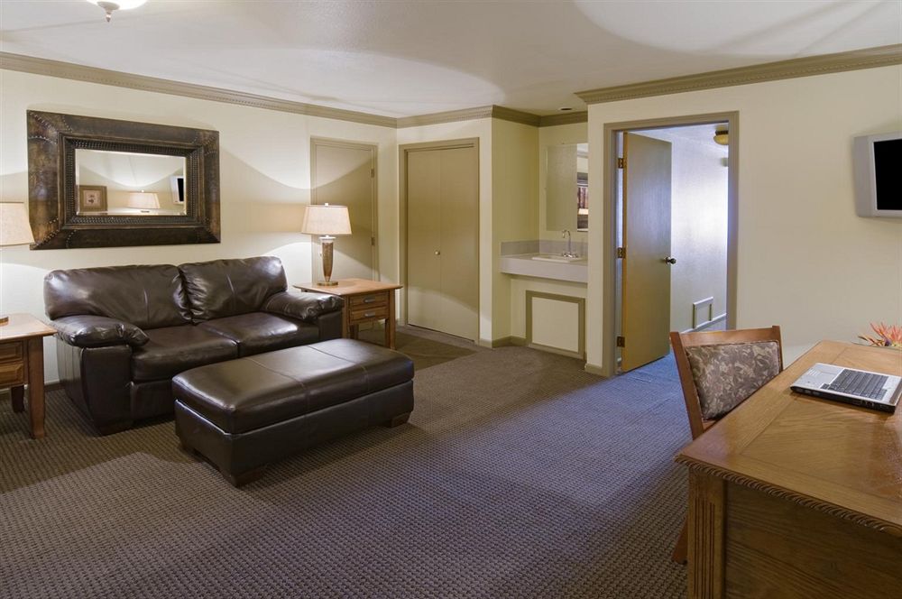 Fort Hays Inn - photo 6