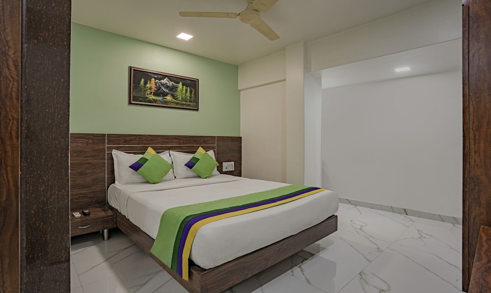 Treebo Atithi Inn Malad - last minute hotel in Mumbai
