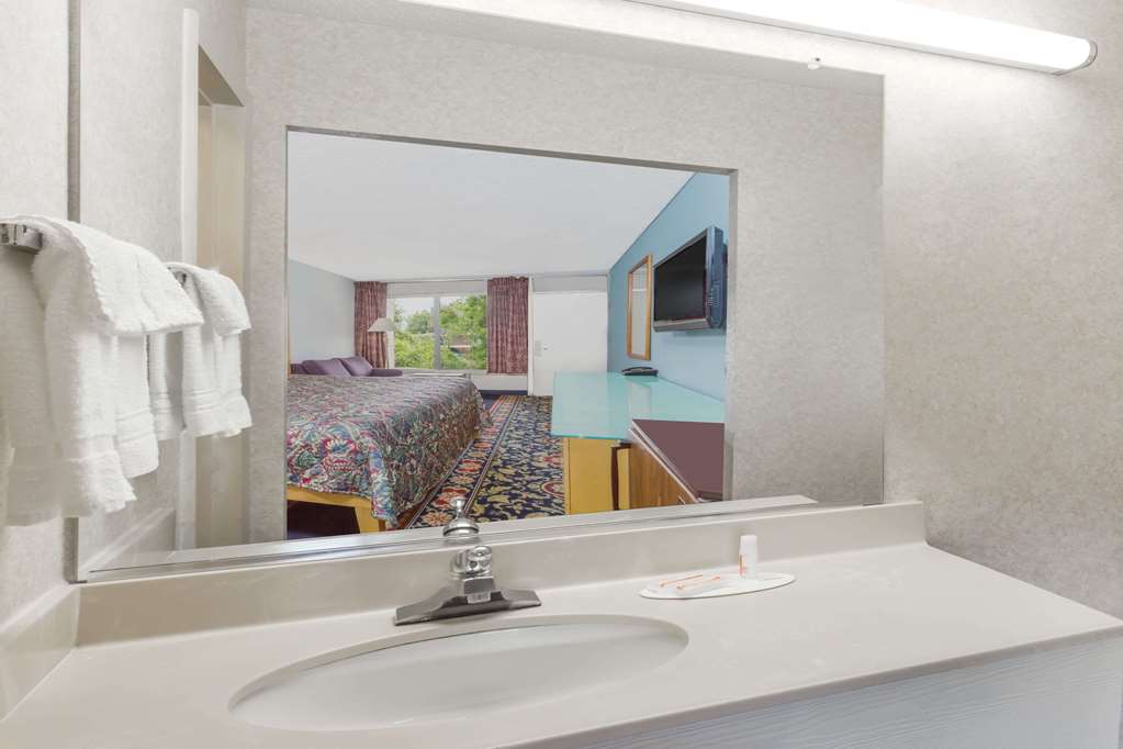 Days Inn by Wyndham Greensboro Airport - photo 16