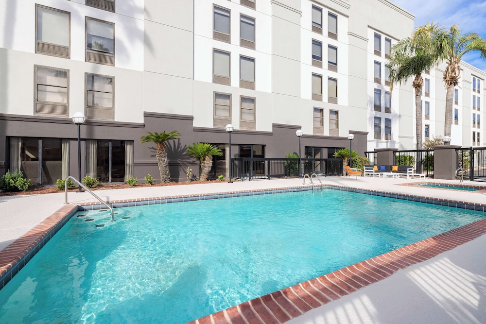 Hampton Inn Laredo - photo 17